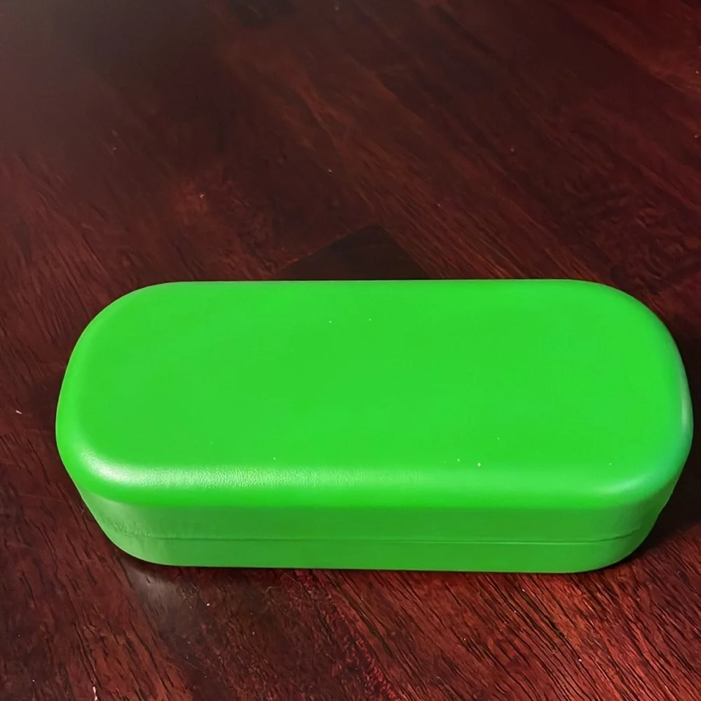 Kate Spade Sunglass Case - Picture 2 of 5